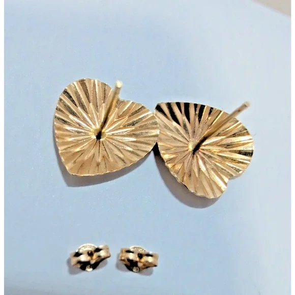 14K Yellow Gold Diamond Cut Starburst Heart Earrings marked backings .75 grams - Picture 7 of 8